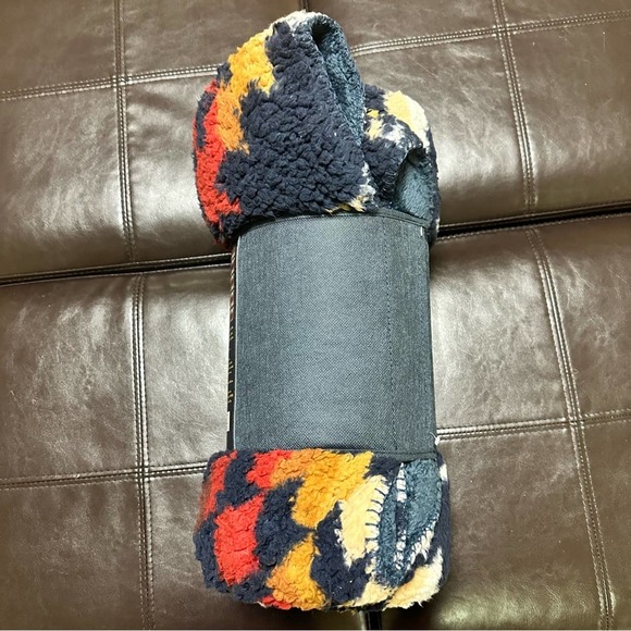 Pendleton Sherpa Fleece Blanket Bedding Bedroom Blue Aztec Throw Twin nwt - Picture 6 of 7